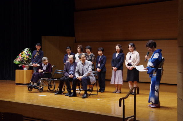 続いてあいさつに立った田中美奈子さんから、実行委員会のメンバーが紹介された