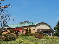 金田一春彦記念図書館(北杜市中央図書館)